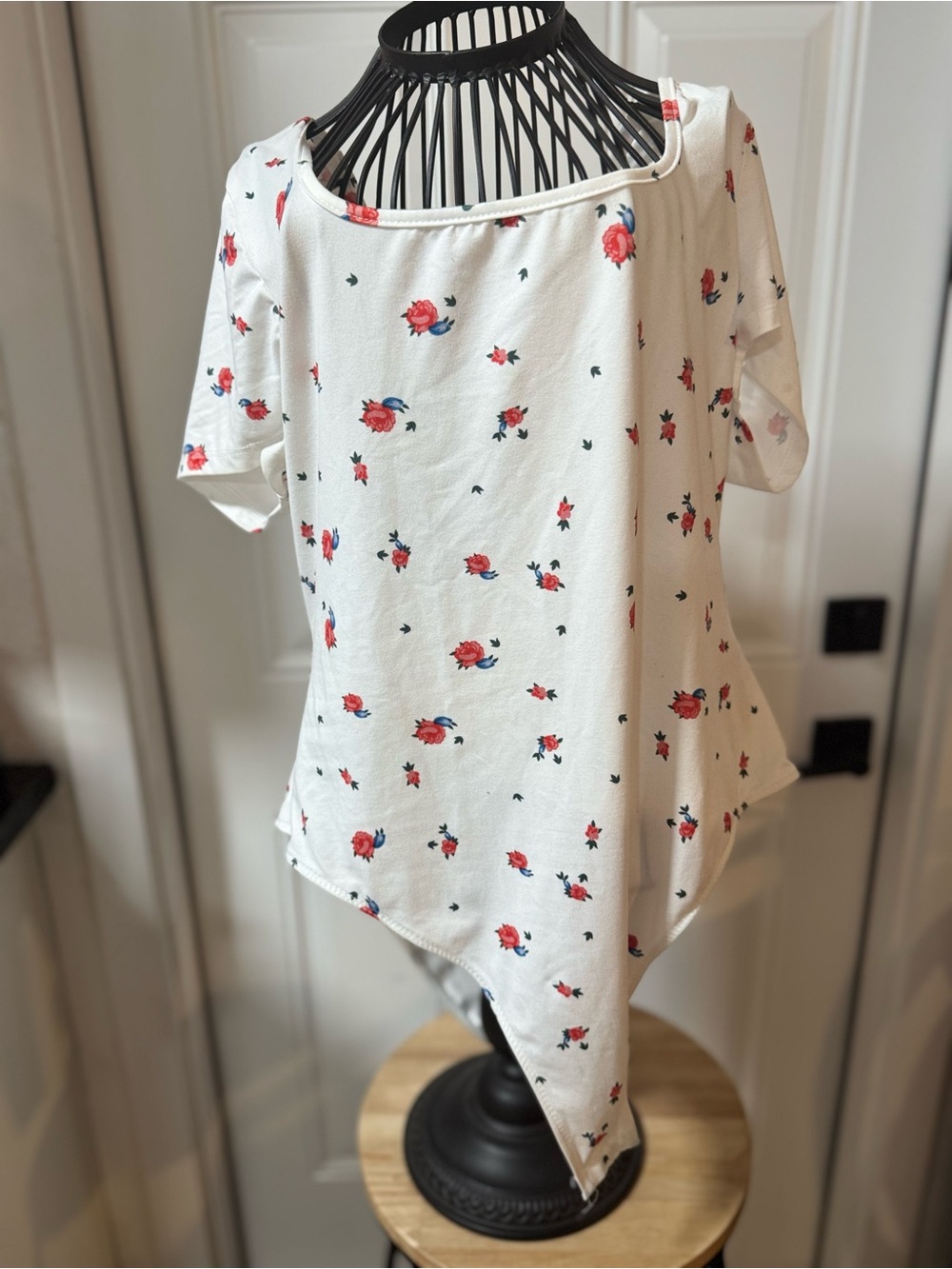 Women’s Cream Floral Asymmetrical Short Sleeve Tunic